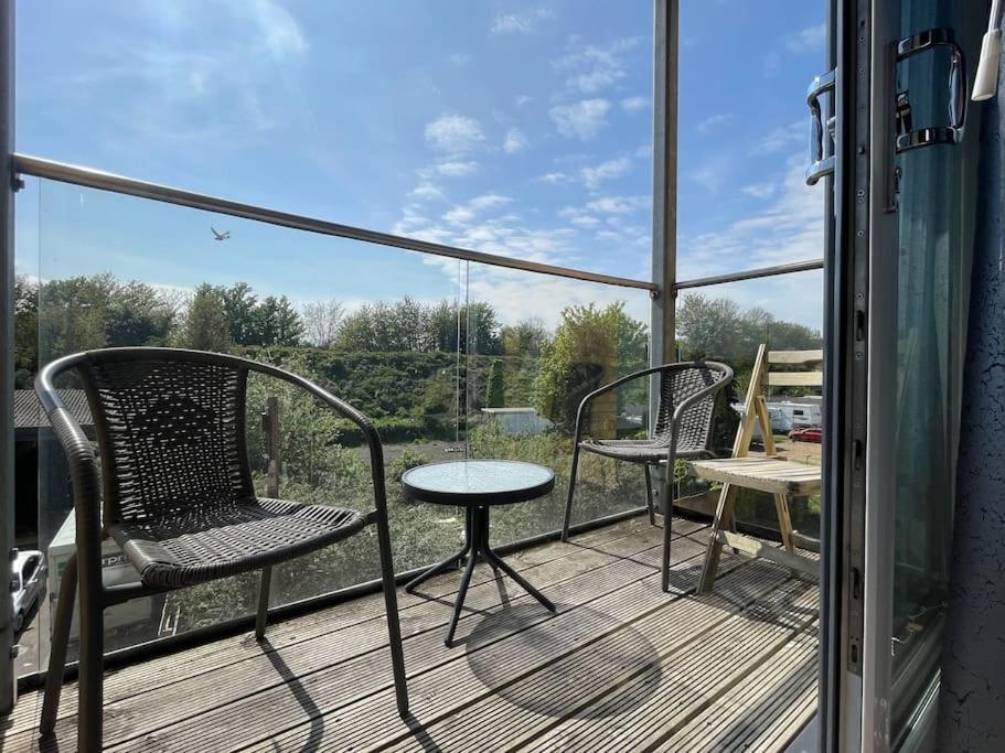 Stylish Station Apartment In Rochester With Free Parking Wainscot Exterior photo